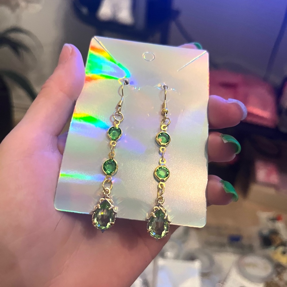 NEW Elegant Gold and Green Drop Earrings